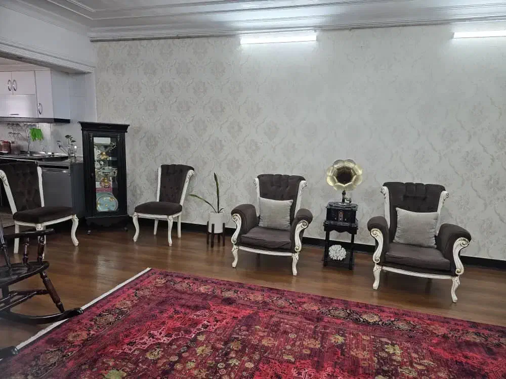 سرویس مبل ۹ نفره نیمه کلاسیک بسیار سالم و تمیز|مبلمان خانگی و میز عسلی|تربت جام, والفجر|دیوار