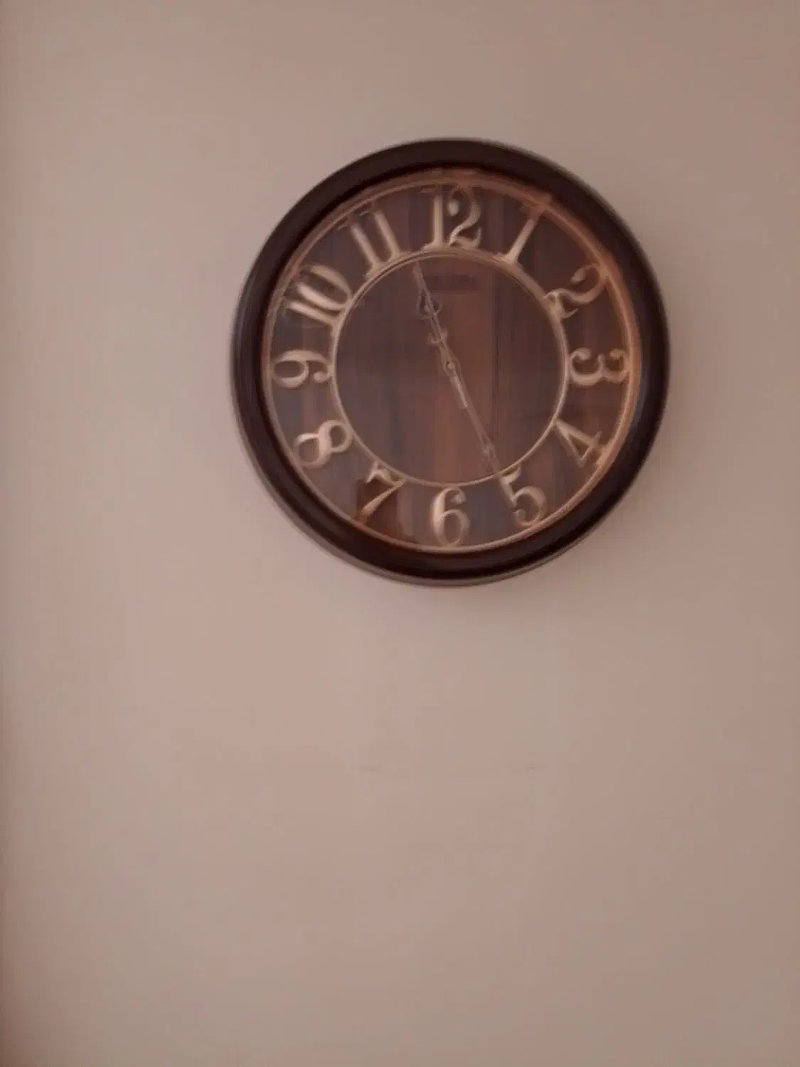 ساعت دیواری خیلی کارنکرده قطرش ۴۰|ساعت دیواری و تزئینی|اصفهان, ارغوانیه|دیوار