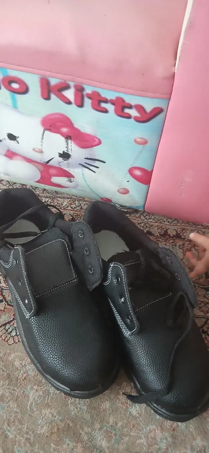 کفش ایمنی کار درجه یک|کیف، کفش، کمربند|پرند, فاز ۶|دیوار