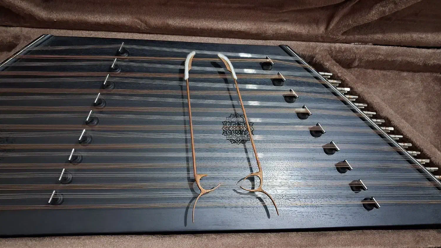 سنتور سه مهر استاد صادقی|سازهای سنتی|رشت, منظریه|دیوار