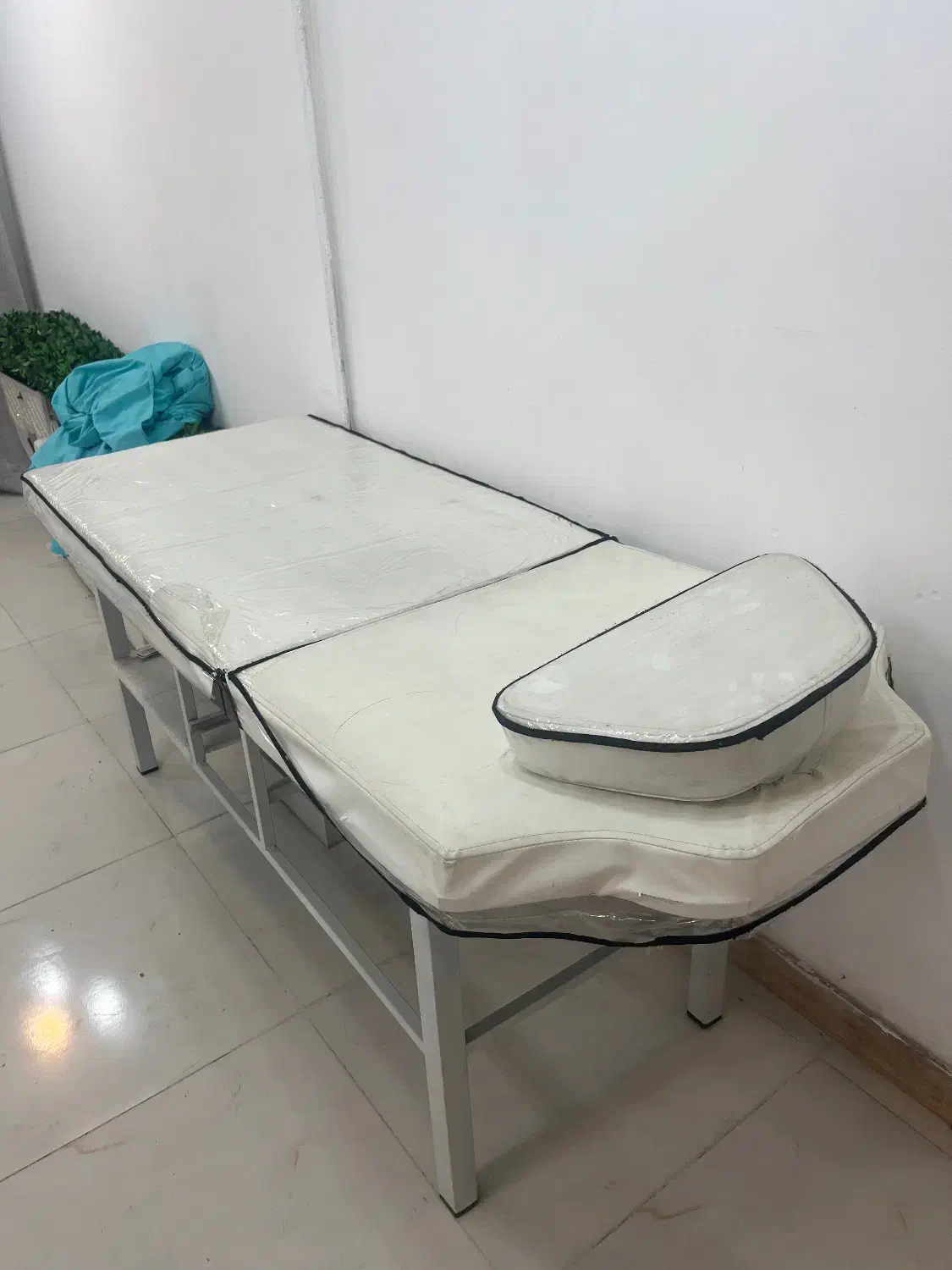 تخت ماساژ و مژه و پاکسازی برای فروش|آرایشگاه و سالنهای زیبایی|خمام, |دیوار