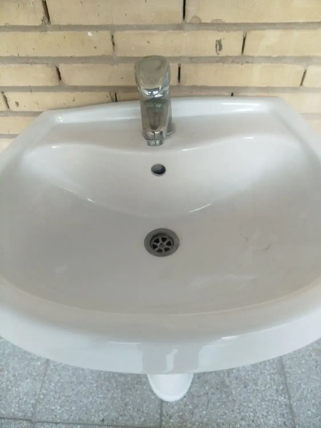 روشویی پایه دار|لوازم سرویس بهداشتی|یزد, |دیوار