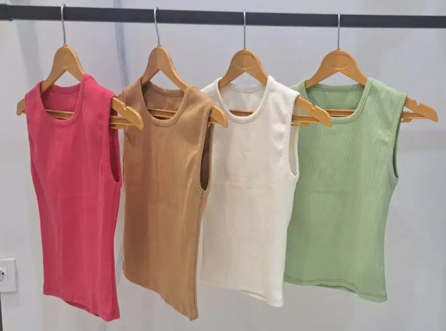 ۴عدد تاپ، ۱ کراپ تیشرت، ۱تیشرت وارداتیxs ، فاکتور|لباس|ایلام, |دیوار