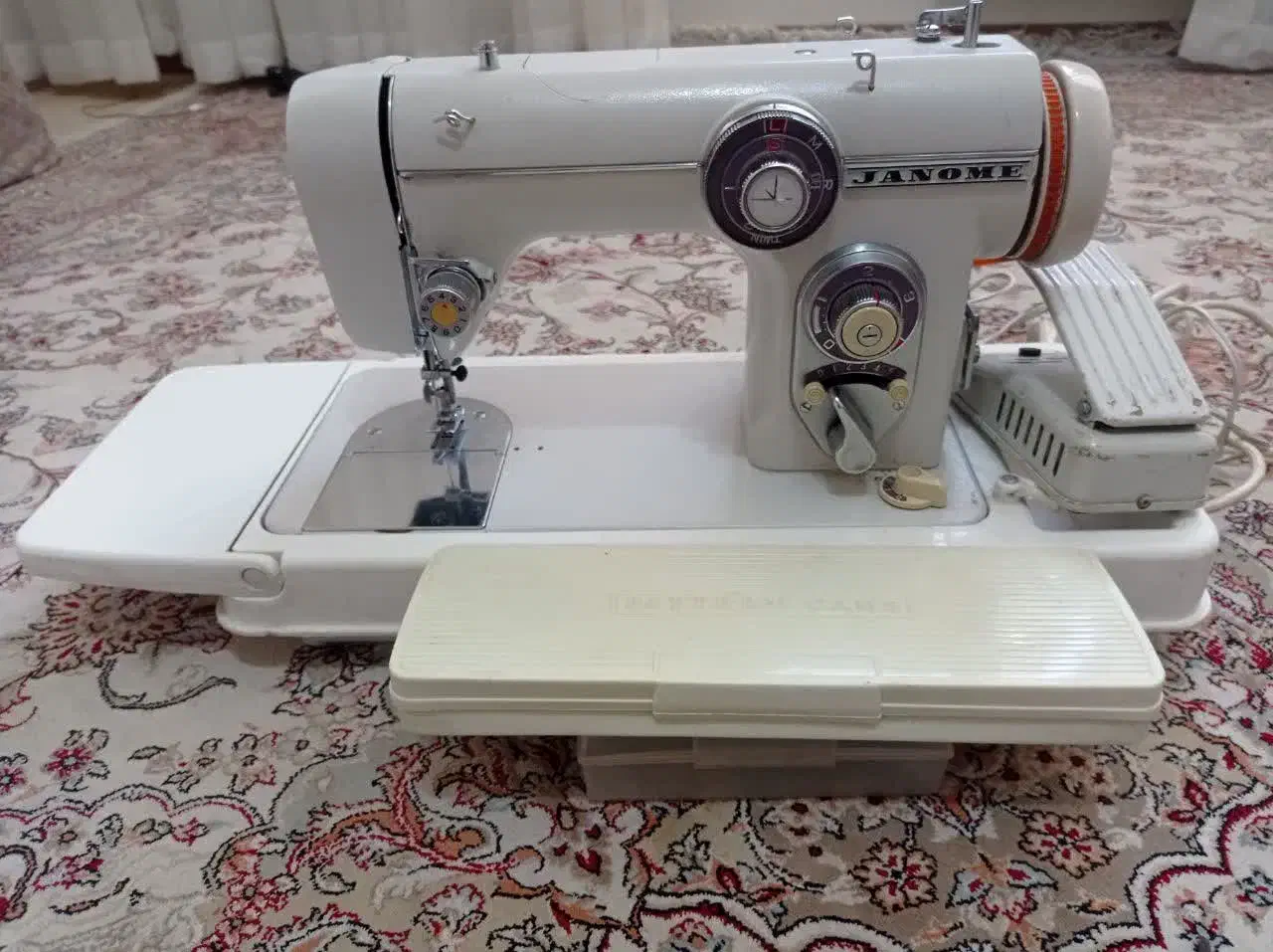 چرخ خیاطی ژانومه۶۷۲|چرخ خیاطی و ریسندگی|فولادشهر, مسکن مهر فولادشهر|دیوار