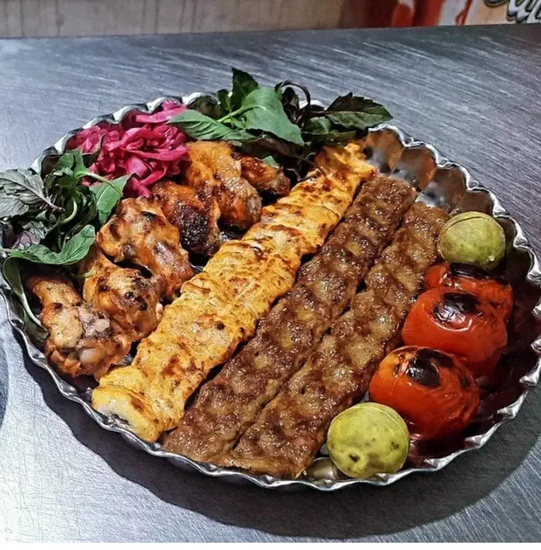 استخدام نیرو ساده خانم برای رستوران|استخدام خدمات فروشگاه و رستوران|آران و بیدگل, |دیوار