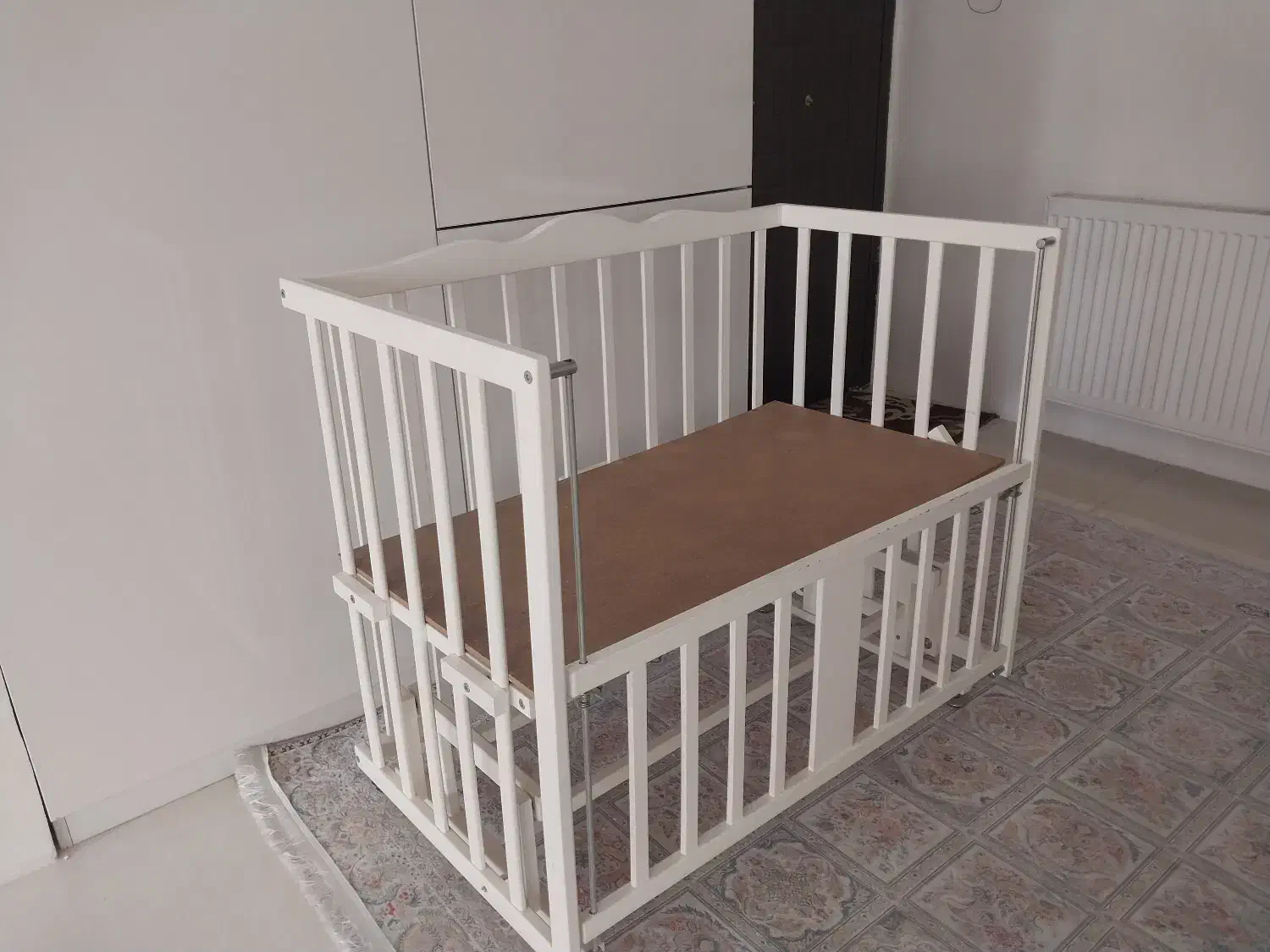 تخت نوزاد|تخت و صندلی بچه|هشتگرد, شهرک بعثت|دیوار