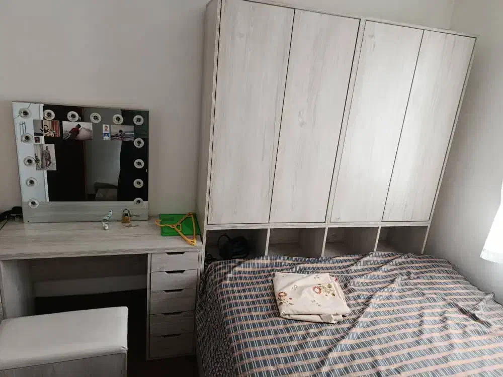 تخت خواب دونفره و میز آرایش|تخت و سرویس خواب|بندر انزلی, مسکن مهر|دیوار