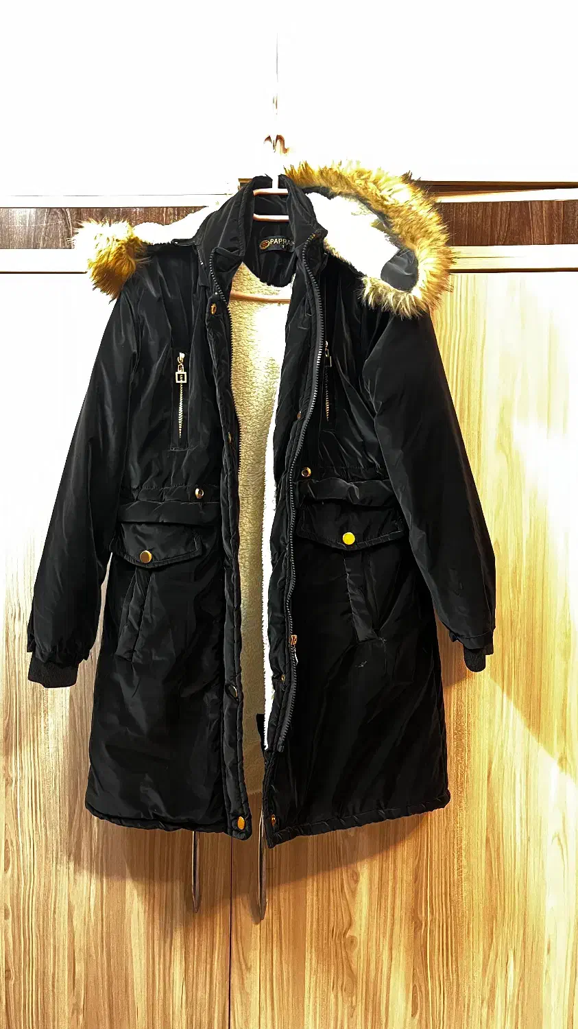 پالتو|لباس|مبارکه, |دیوار