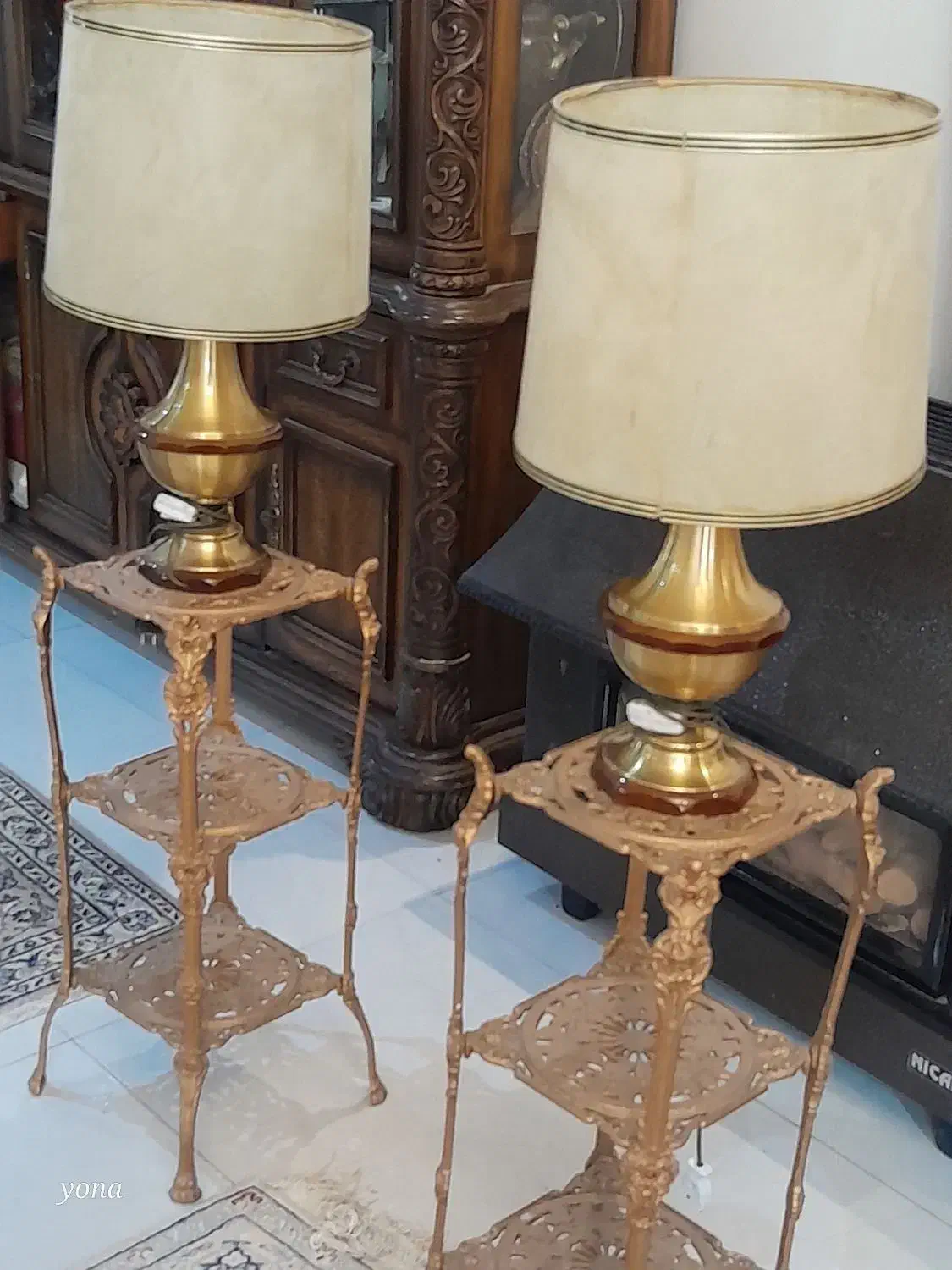 دوعدد آباژور وپایه برنجی قدیمی|چراغ خواب و آباژور|تهران, علم و صنعت|دیوار