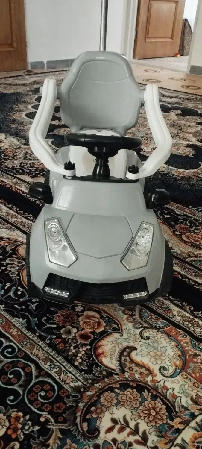 سه چرخه و ماشین کودک|اسباببازی|لالجین, |دیوار