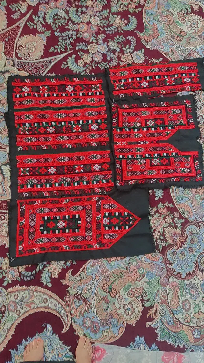 زیه استین|لباس|بزمان, |دیوار