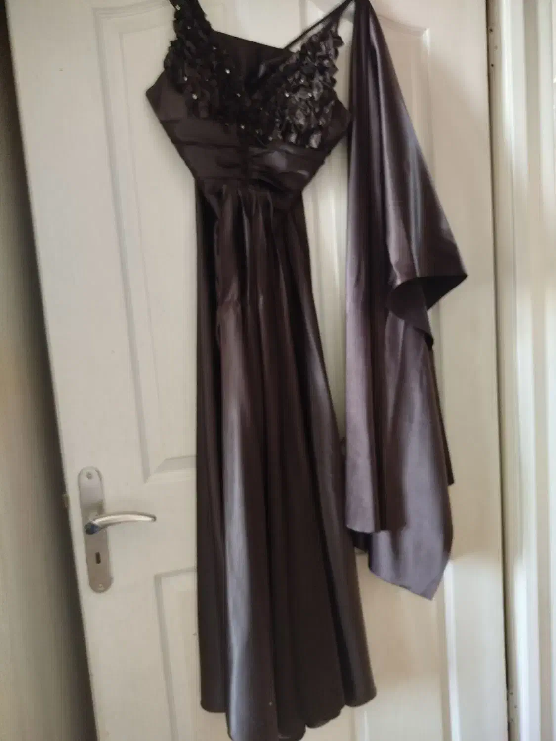 لباس مجلسی|لباس|برخوار, |دیوار