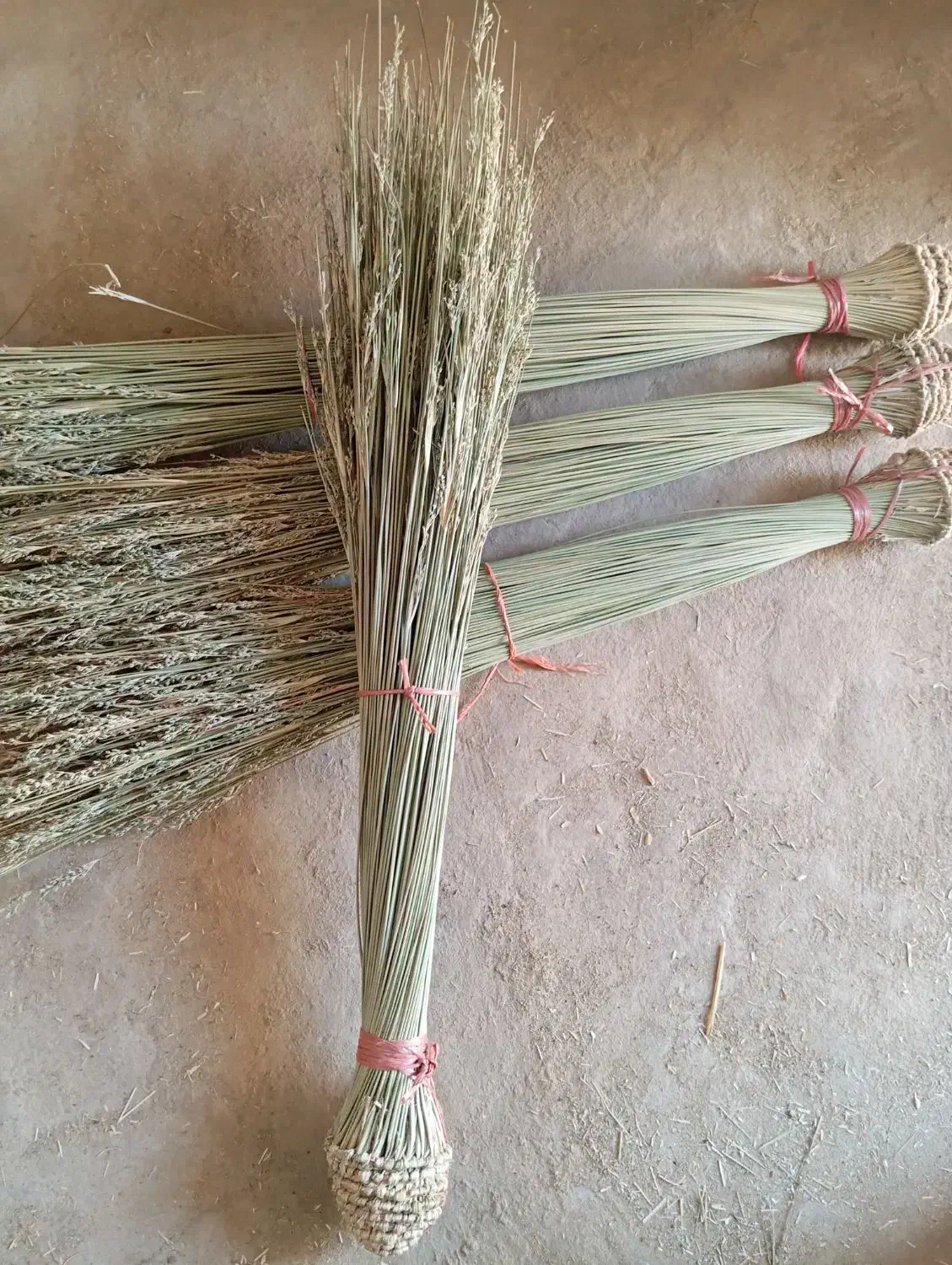 جارو محلی|لوازم نظافت|کازرون, |دیوار