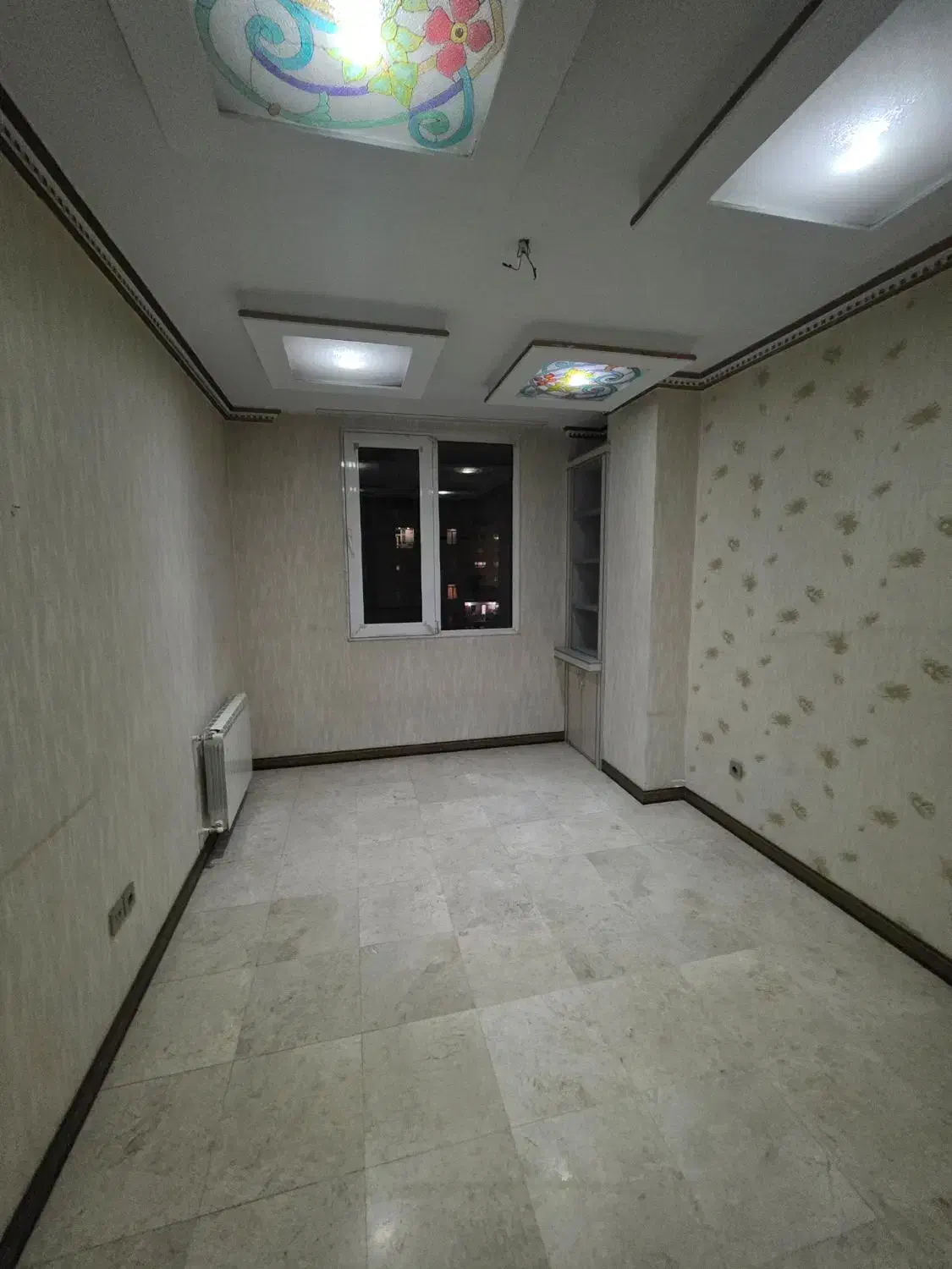 ۱۳۰متر ۲خواب ۵ساله سالن پرده خور خطی رو به آفتاب