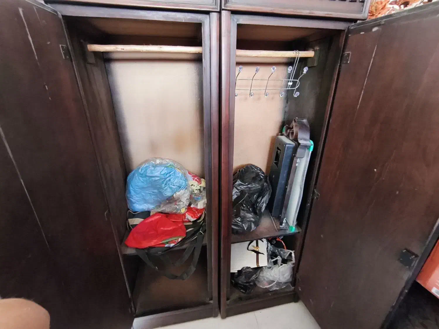 فروش دو تکه کمد چوبی|جاکفشی، کمد، دراور|نجفآباد, پادگان|دیوار