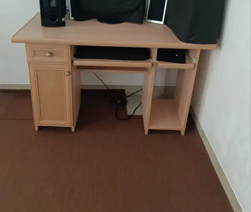 میز و صندلی|میز تحریر و کامپیوتر|همدان, |دیوار