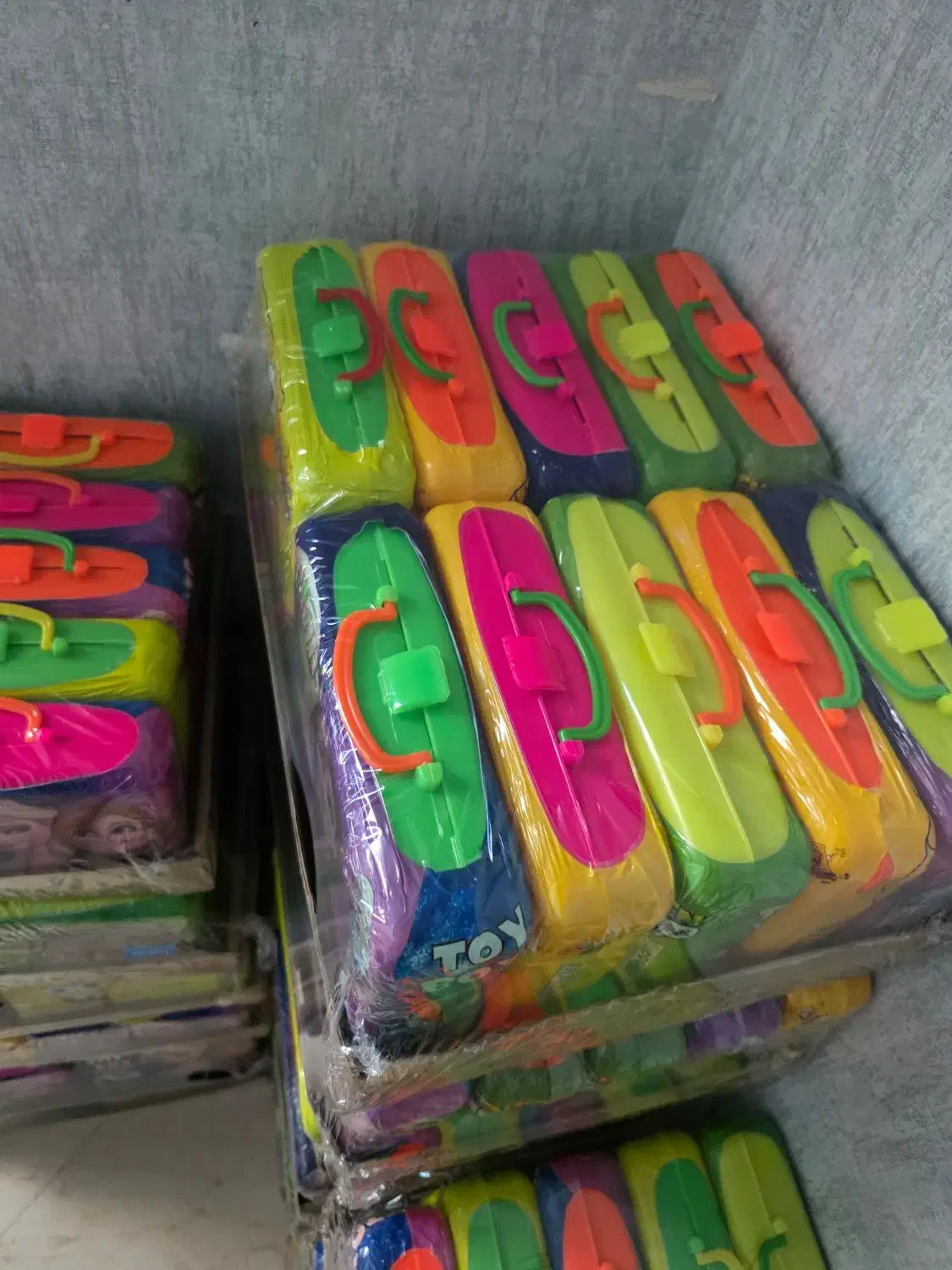 کار در تولیدی شانسی محیطی امن برایه خانم افغان|استخدام بازاریابی و فروش|تهران, اباذر|دیوار