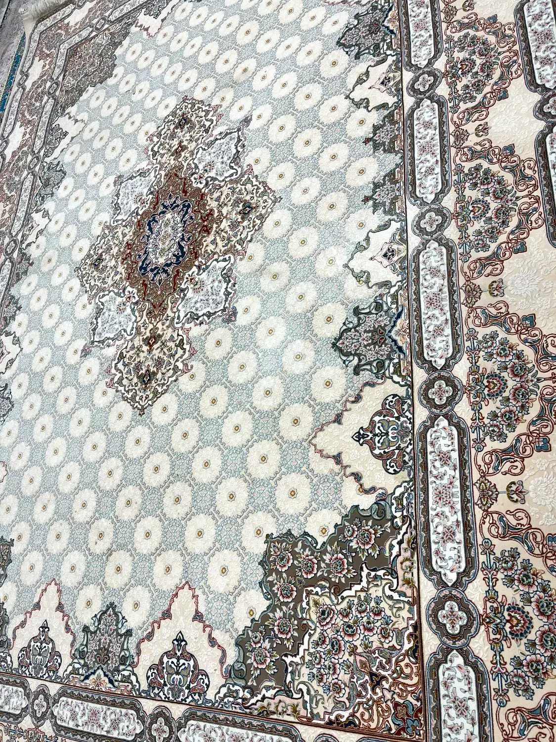 فرش ۹متر نو جدید برجسته۱۲۰۰شانه قیمت مفت|فرش|بیرجند, |دیوار