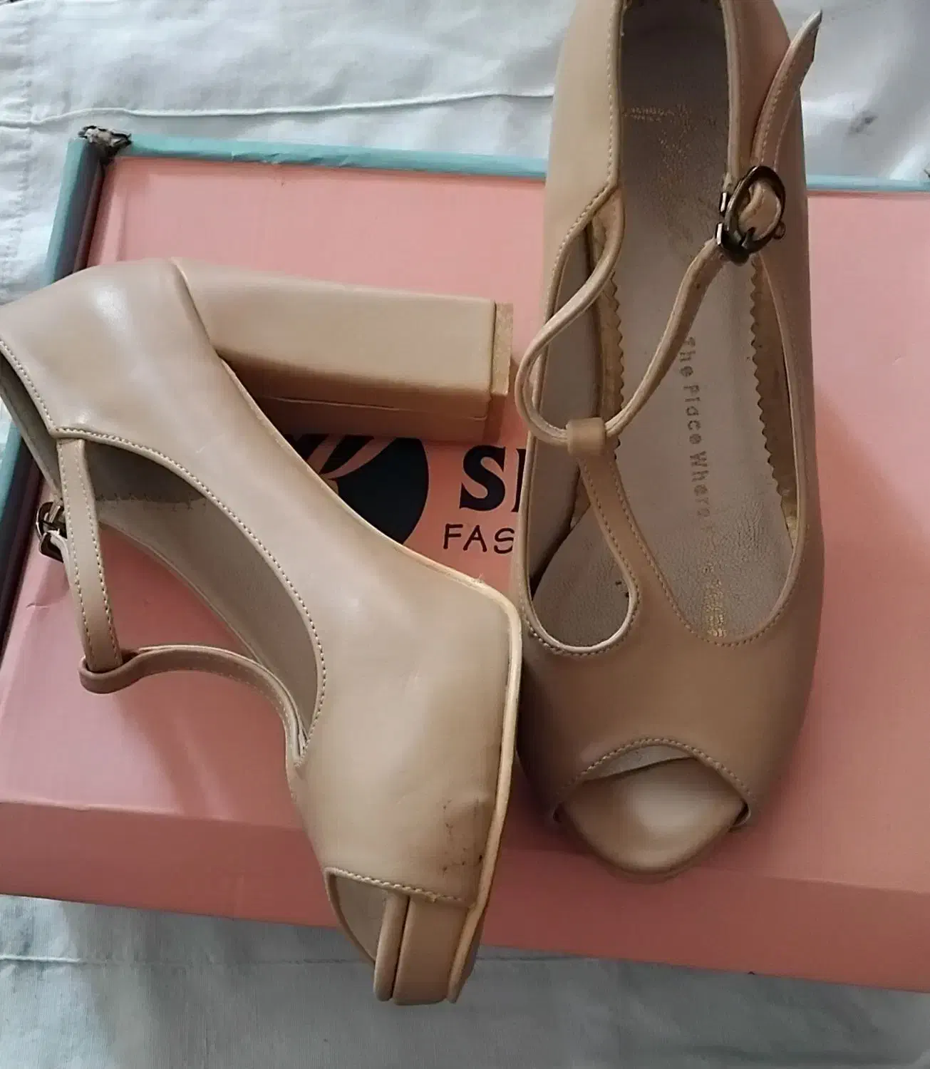 کفش|کیف، کفش، کمربند|تربت جام, میرقوام الدین|دیوار