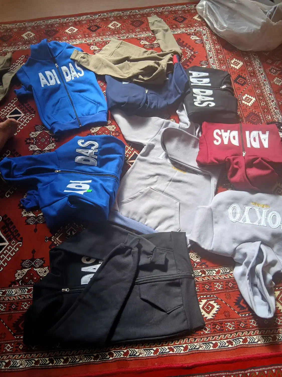 کاپشن و هودی (خراج)|لباس|سیمین شهر, |دیوار