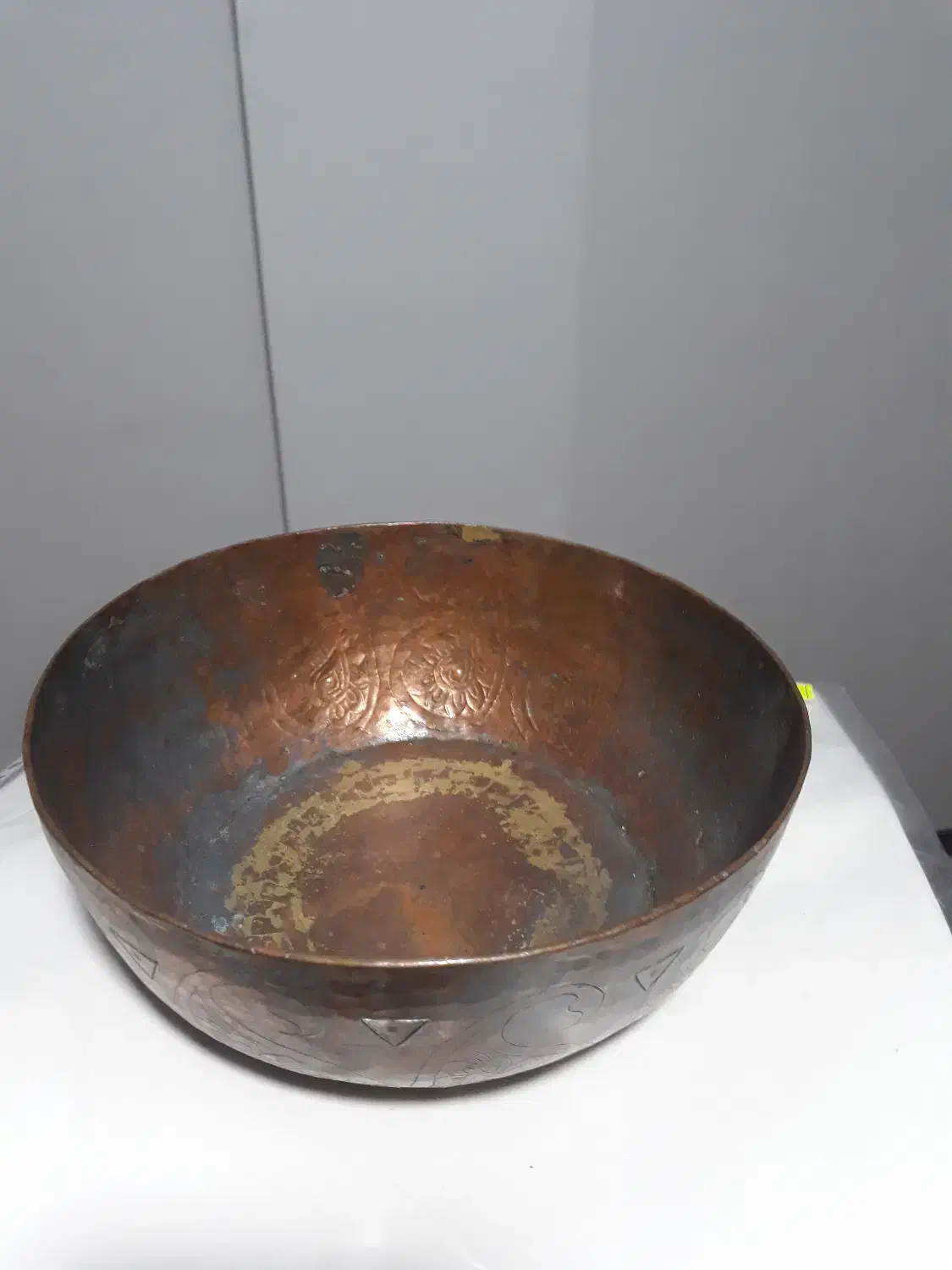 کاسه مسی|کلکسیون اشیاء عتیقه|اردبیل, |دیوار