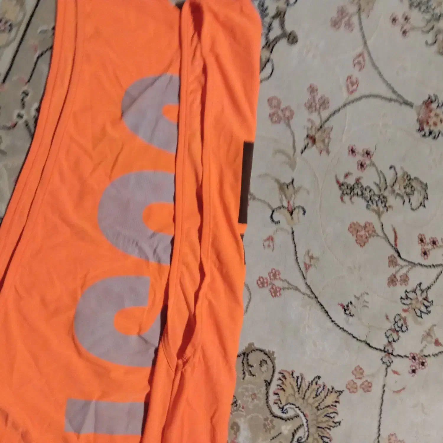 اسپرت|لباس|شاهینشهر, فردوسی|دیوار