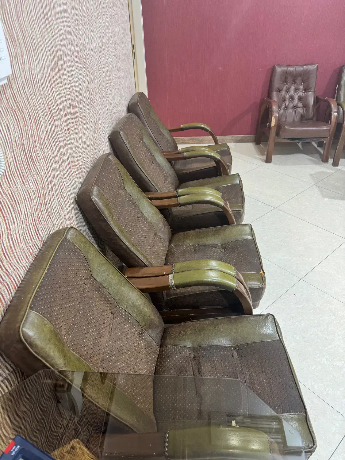 مبلمان قهوه ای|دفتر کار|یزد, |دیوار