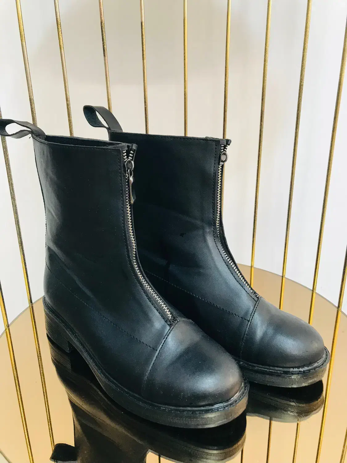 بوت|کیف، کفش، کمربند|تربت جام, نظامی|دیوار