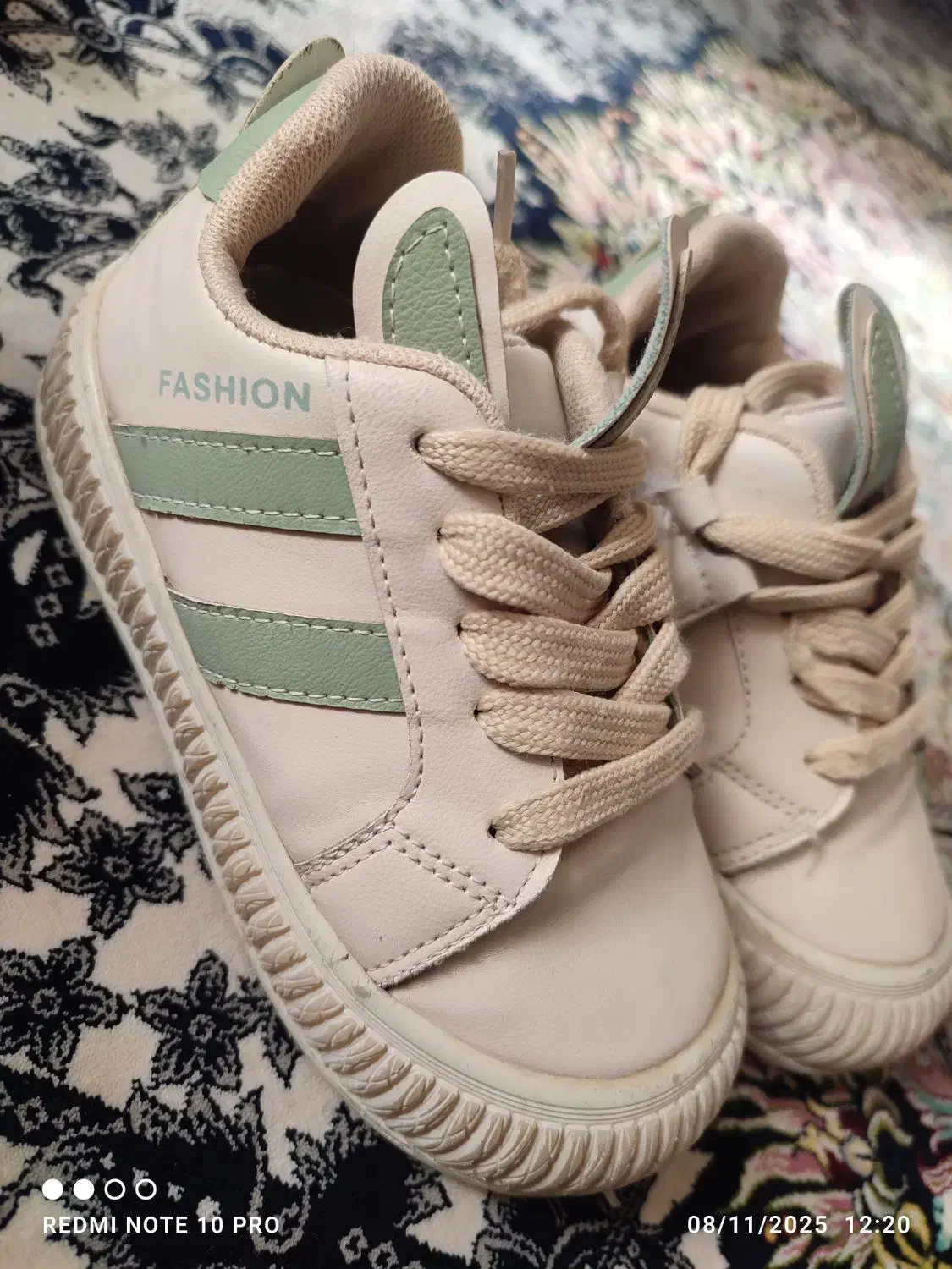 گفش بچگانه|کفش و لباس بچه|مشهد, کوشش|دیوار