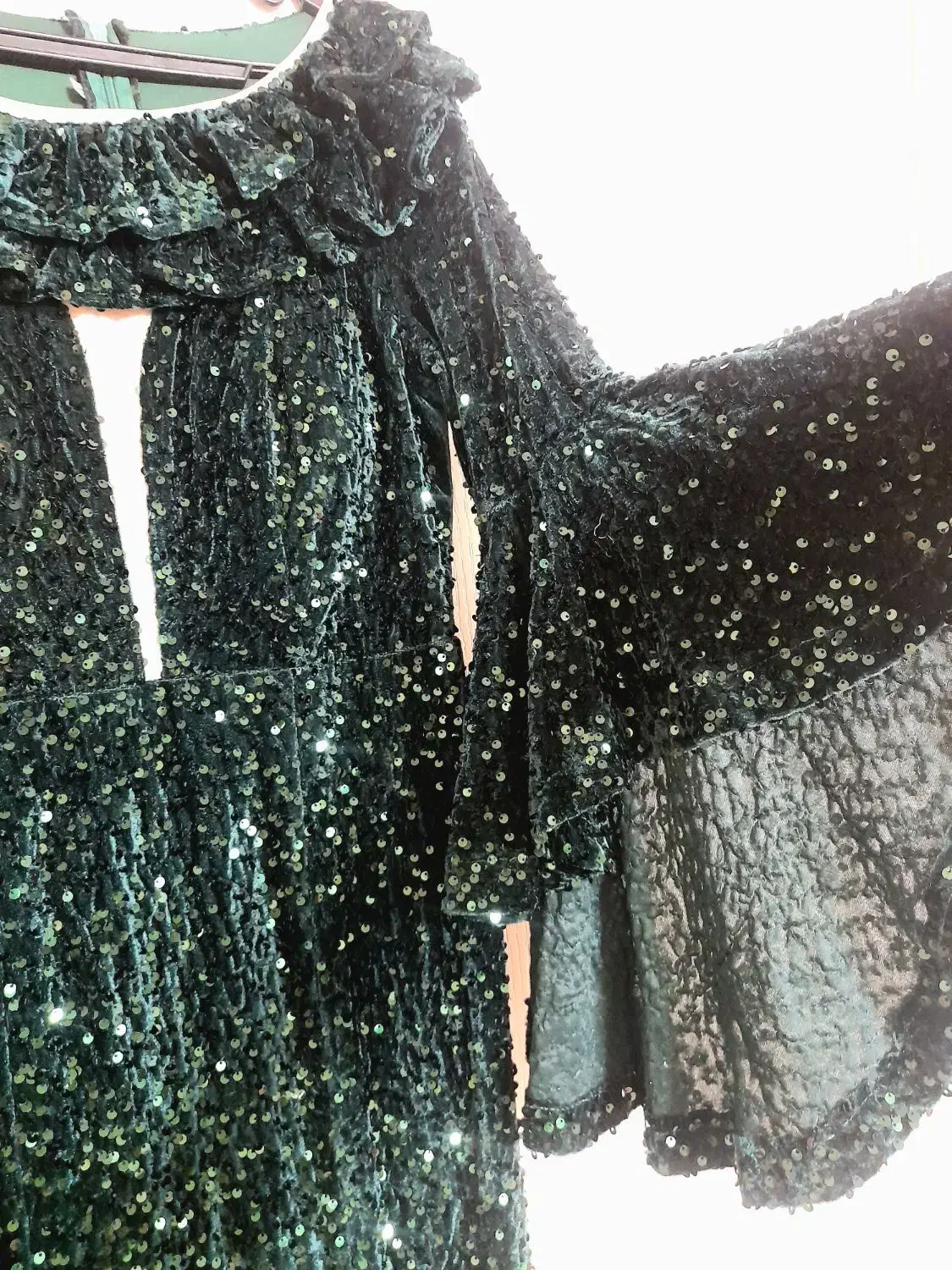 لباس مجلسی|لباس|ری, منصوریه منگل|دیوار