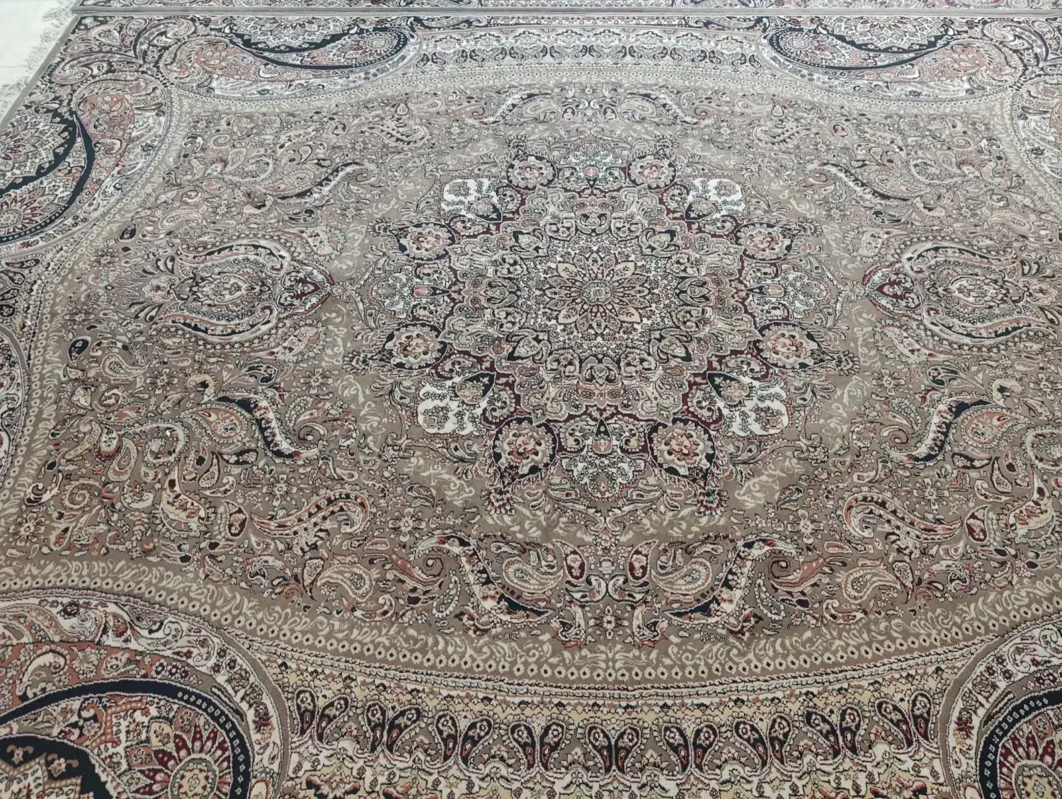 دو عدد فرش 9 متری خوش طرح سالم سالم|فرش|کرج, کمال‌شهر|دیوار