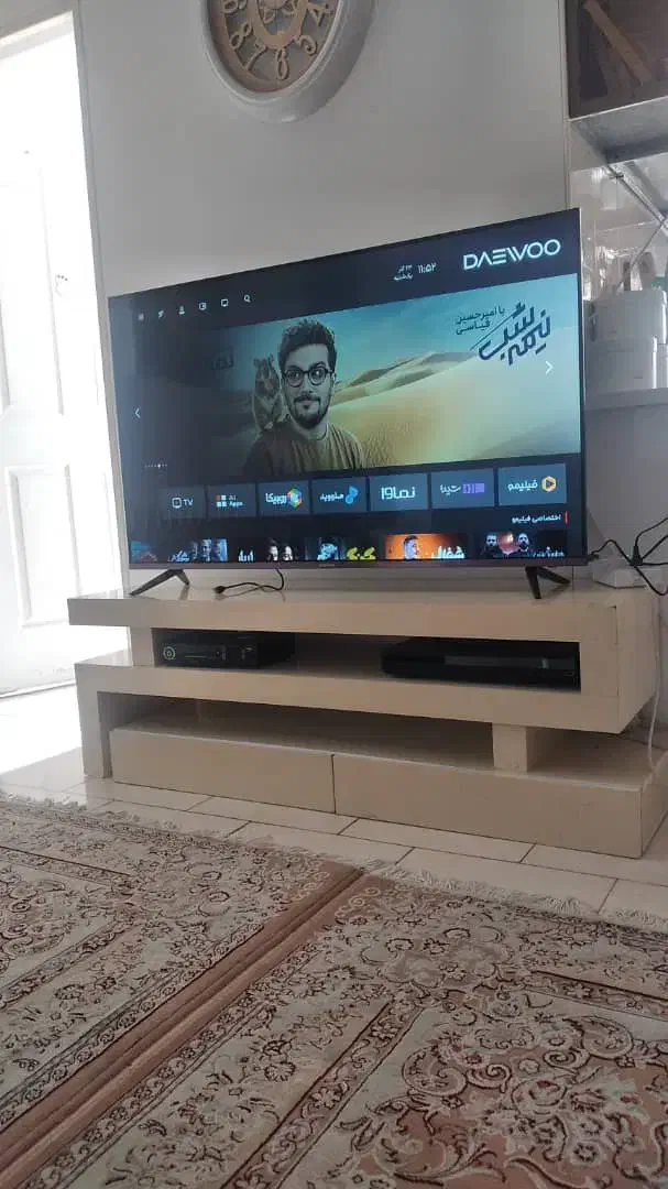 میز ال ای دی|میز تلویزیون|اندیشه, اندیشه فاز ۱|دیوار