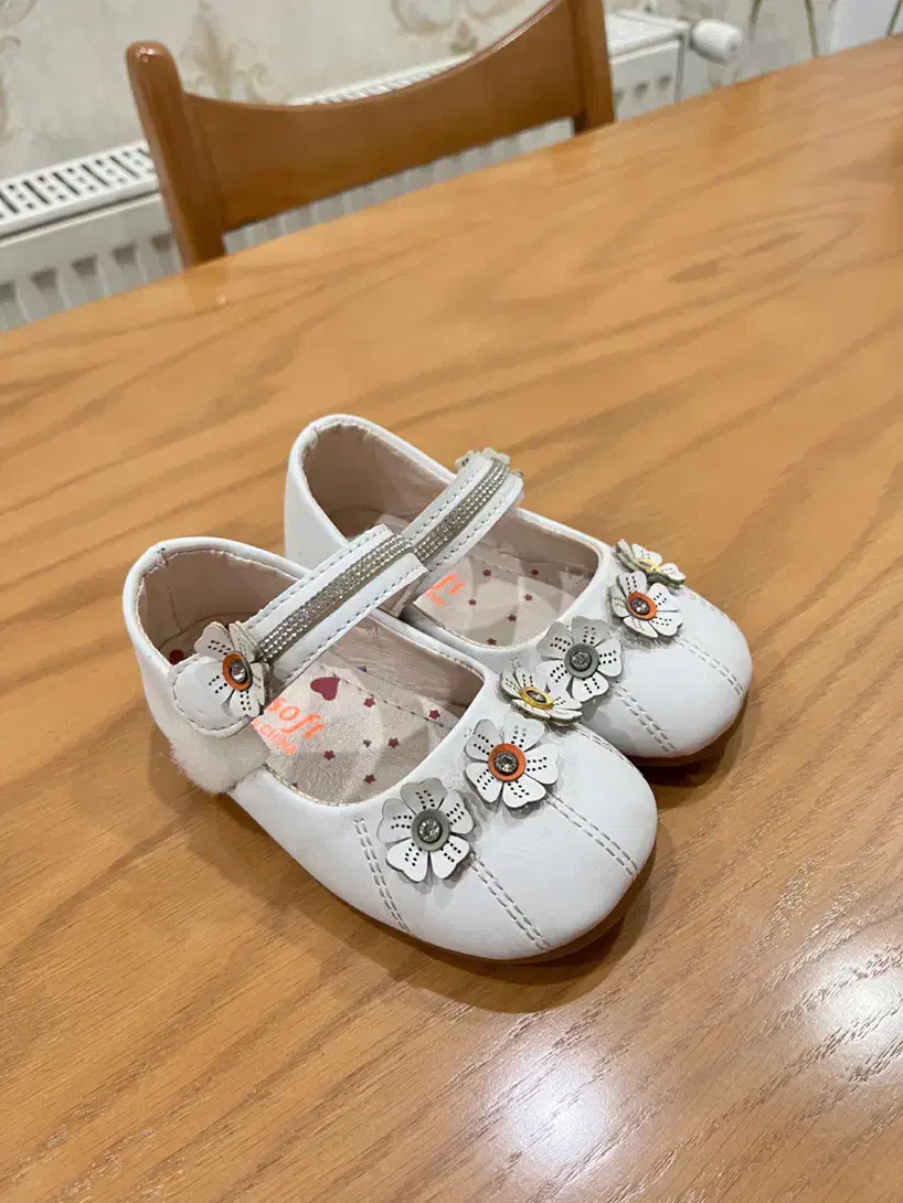 چند جفت کفش بچگانه در حد نو|کفش و لباس بچه|قزوین, |دیوار