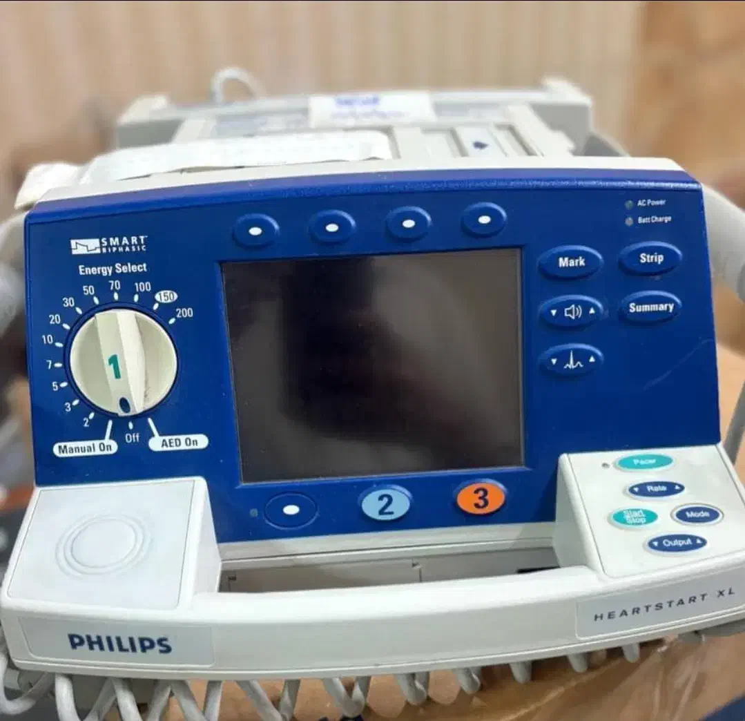 فروش الکتروشوک و دیفیبریلاتور بیمارستانی|پزشکی|تهران, فلسطین (میدان انقلاب)|دیوار