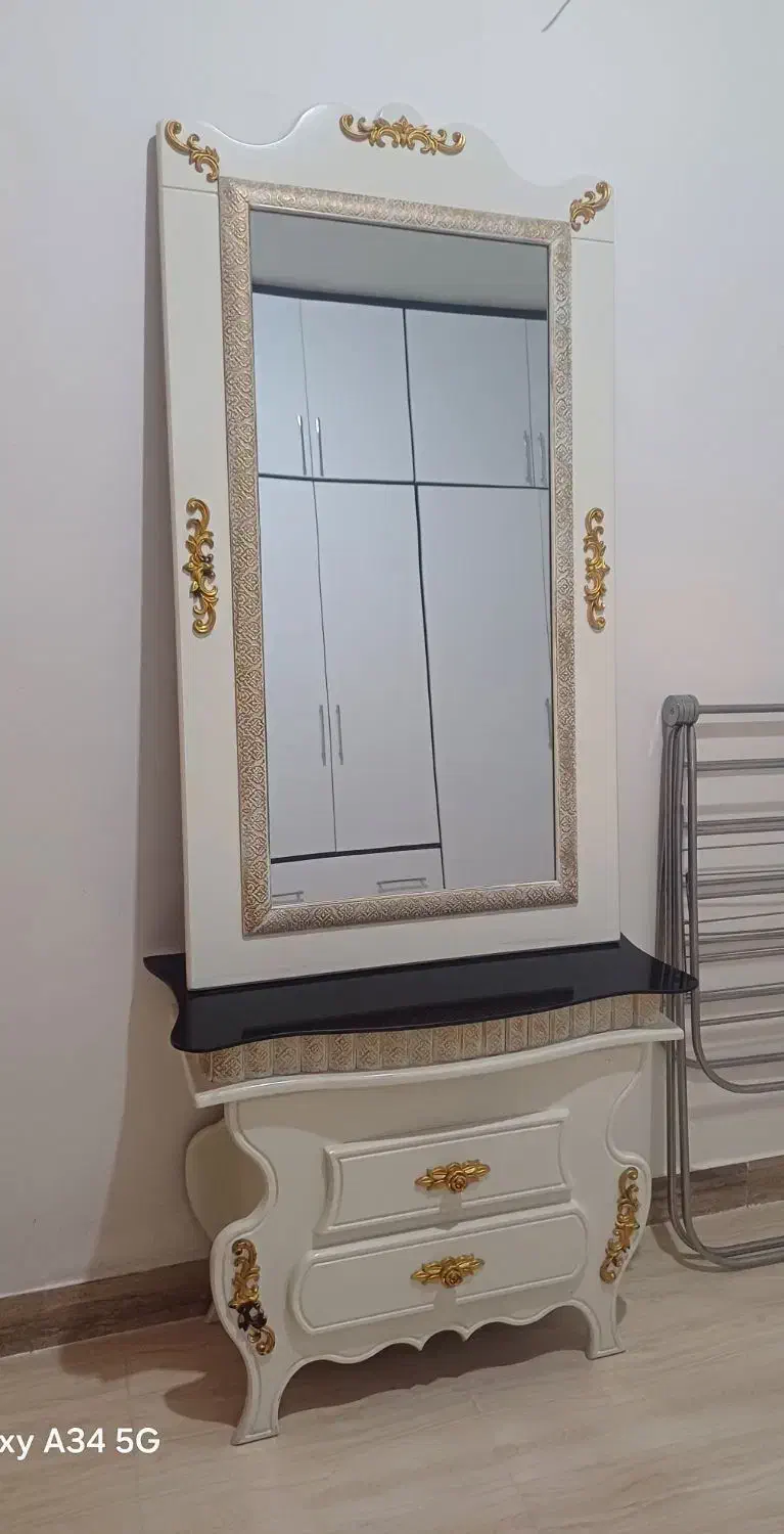 اینه میز در حد نو|آرایشگاه و سالن‌های زیبایی|دورود, |دیوار