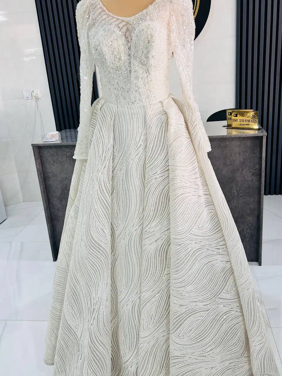 فروش انواع لباس عروس وعقدی و لباس مجلسی و فرمالیته|لباس|شهر بابک, |دیوار