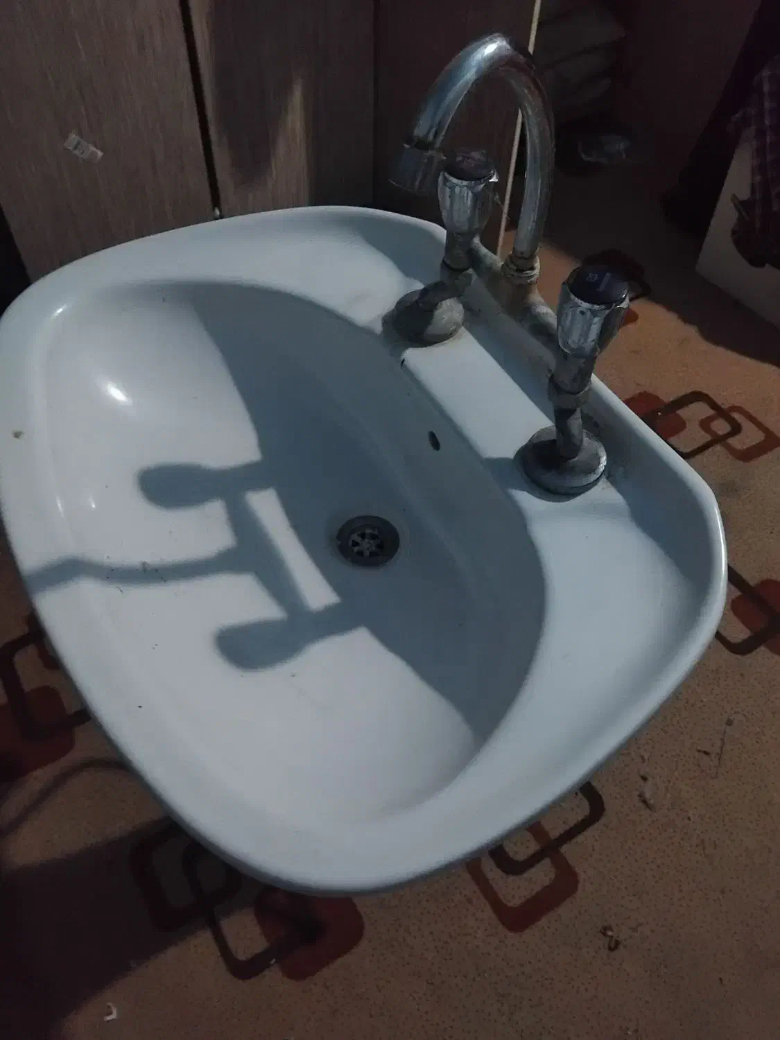 یک عدد روشویی بزرگ درحد نو|لوازم سرویس بهداشتی|آبادان, |دیوار