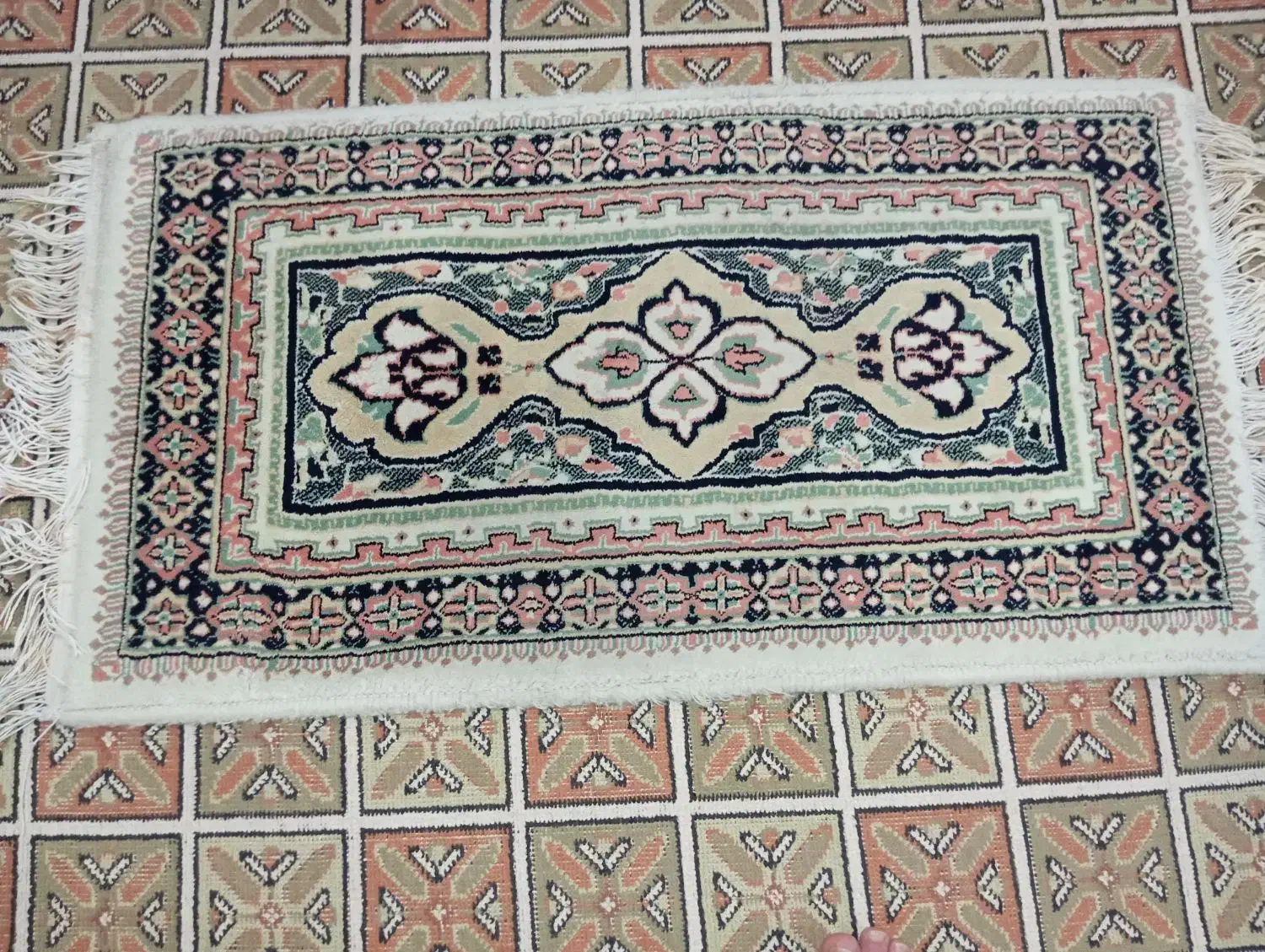 فرش پادری|پادری|اهواز, سلطانمنش|دیوار