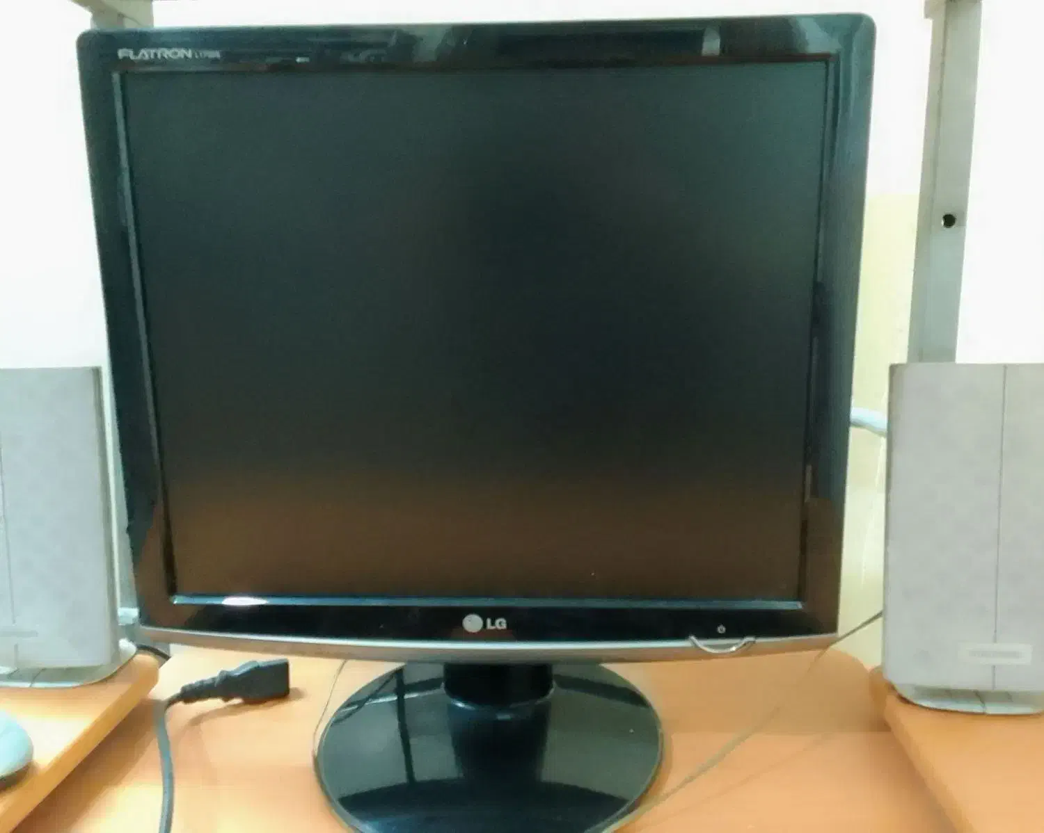 مانیتور ال جی|رایانه رومیزی|ری, علایین|دیوار