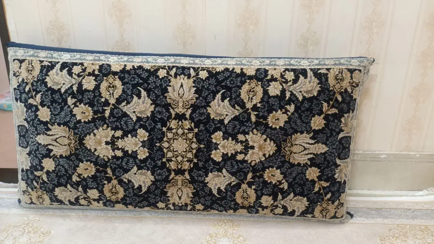 دو جفت پشتی|پشتی|مشهد, طبرسی شمالی|دیوار