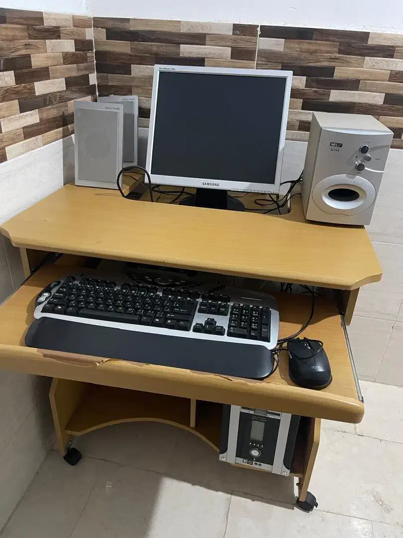 کامپیوتر خانگی LCD به همراه اسپیکر و پرینتز|رایانه رومیزی|ساری, |دیوار
