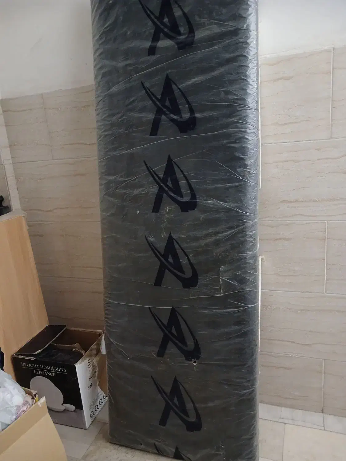 تخت اپلاسیون و گلدان ایستاده|آرایشگاه و سالنهای زیبایی|کرج, شهرک یاس جنوبی|دیوار