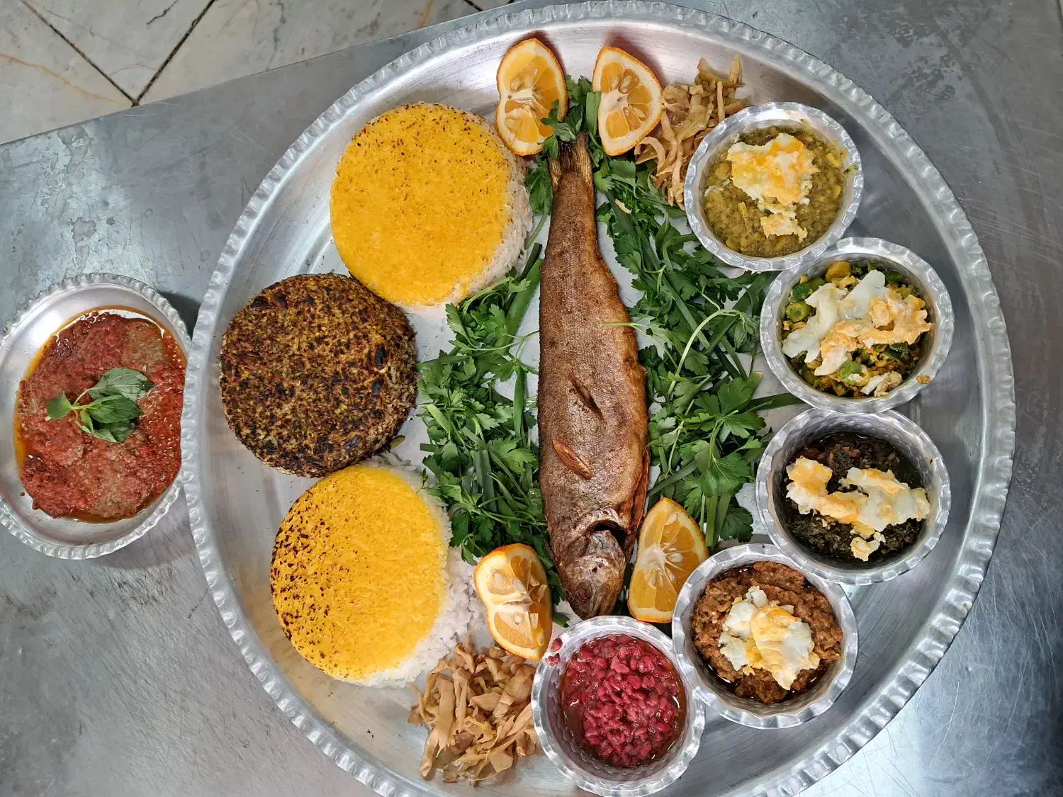 آشپز غذاهای محلی و فست فود کار|استخدام خدمات فروشگاه و رستوران|رودبار, |دیوار