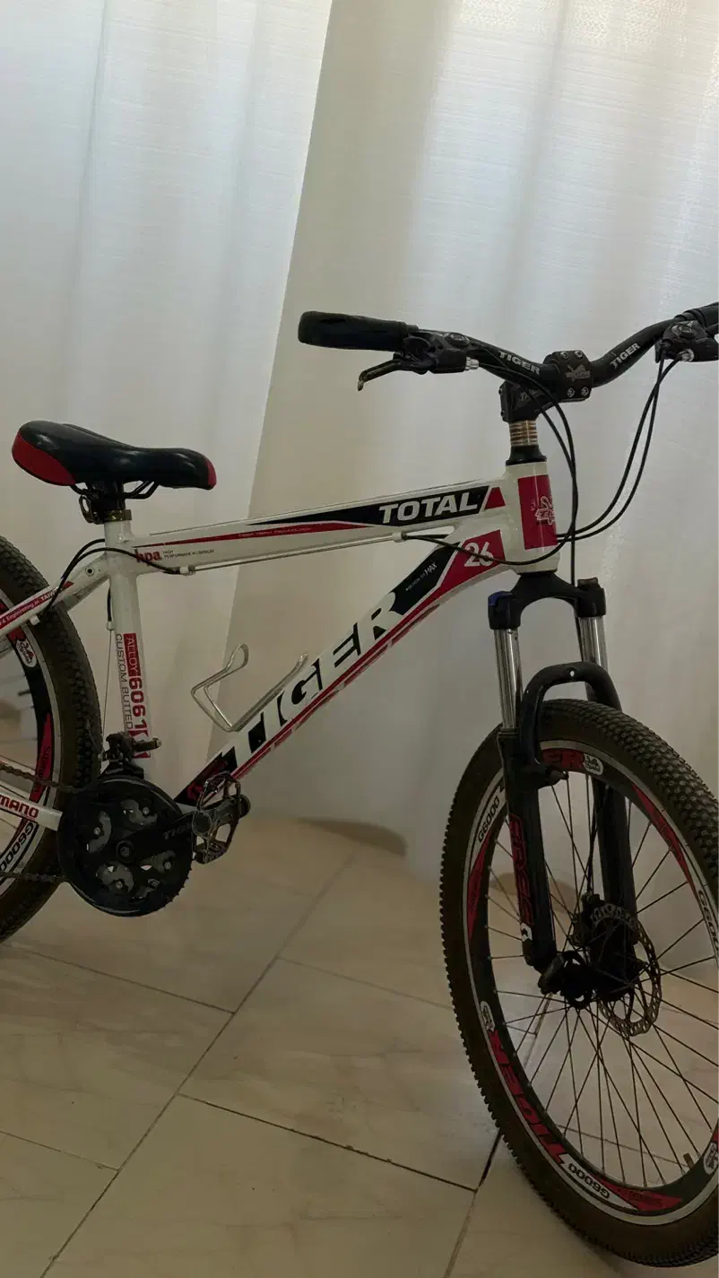 دوچرخه ۲۶در حد نو|دوچرخه، اسکیت، اسکوتر|سمیرم, |دیوار