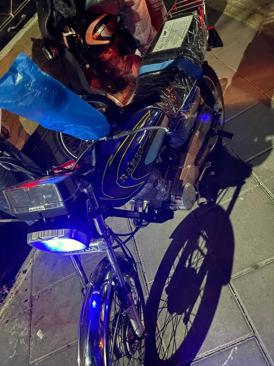 هوندا ۱۲۵|موتورسیکلت|ری, جوانمرد قصاب|دیوار