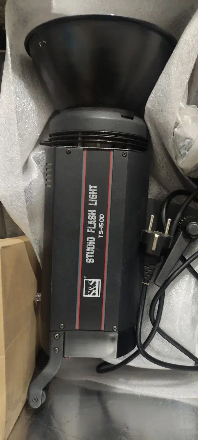 فلاش کاملا سالم|دوربین عکاسی و فیلمبرداری|وحیدیه, |دیوار