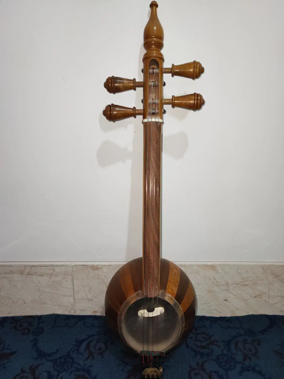 کمانچه پشت بسته|سازهای سنتی|زرقان, |دیوار