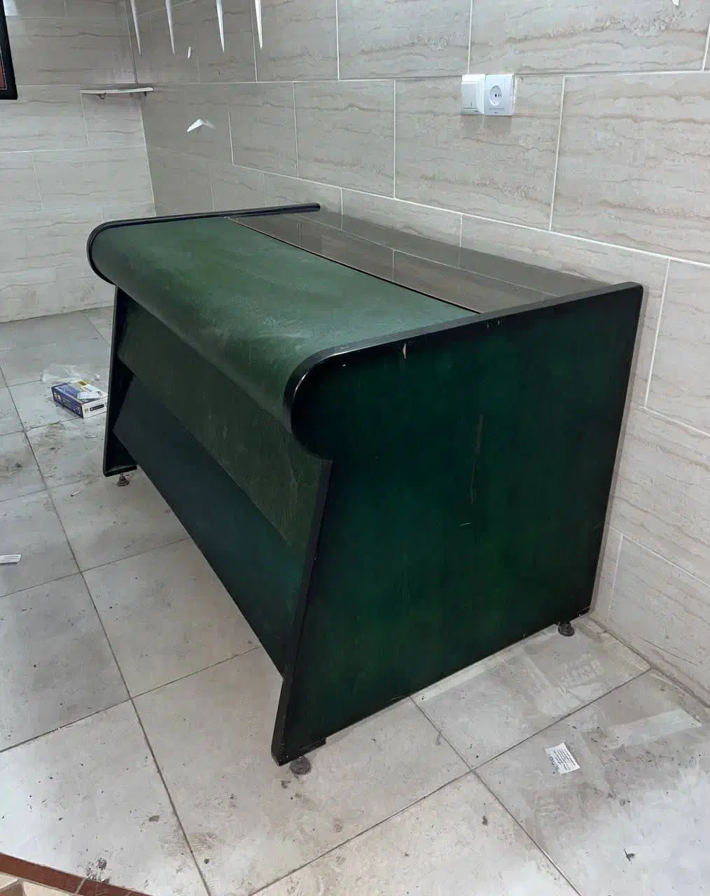 میز اداری|دفتر کار|فومن, |دیوار