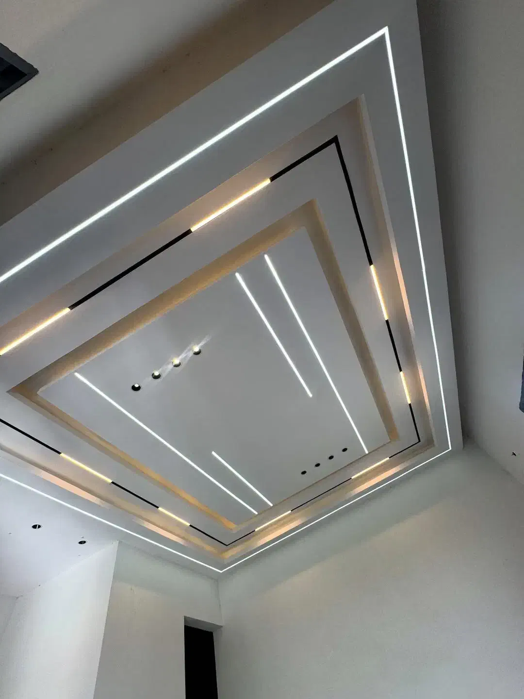 نیازمند نفر ماهر و نیمه ماهر و شاگرد در کناف کاری|استخدام معماری، عمران و ساختمانی|ارومیه, |دیوار