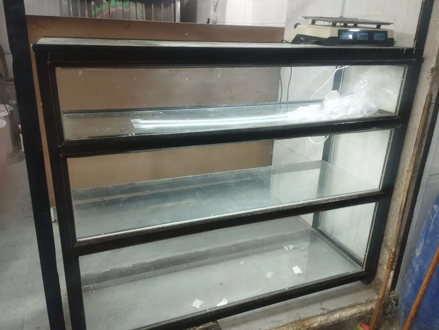 ویترین المینیوم یکونیم|بوفه، ویترین، کنسول|دزفول, |دیوار